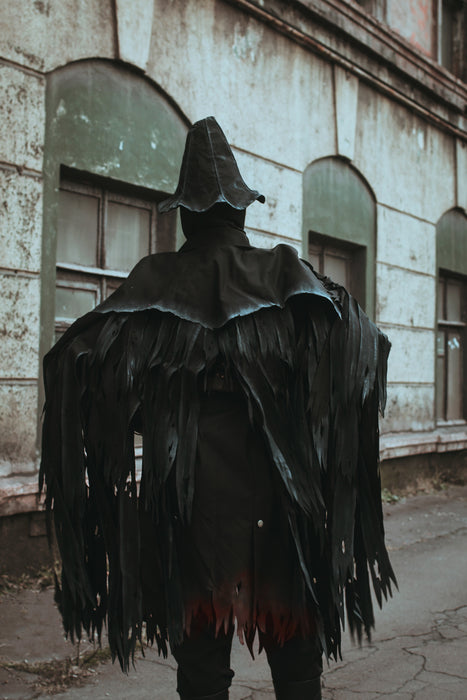 Eileen the Crow inspired Bloodborne cosplay costume with feathered cloak and bird mask